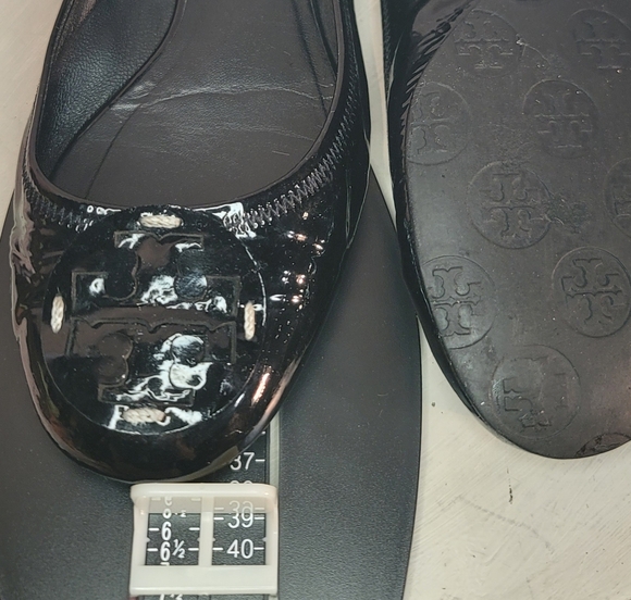 Tory Burch Women's Minnie Black Patent Leather Womens Ballet Travel Shoe - Picture 15 of 15